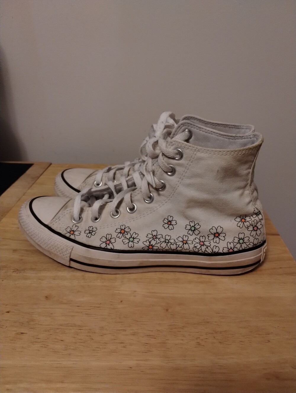 Converse Chuck Taylor Off White High Top Sneakers Daisies Size 8.5 - Picture 2 of 9